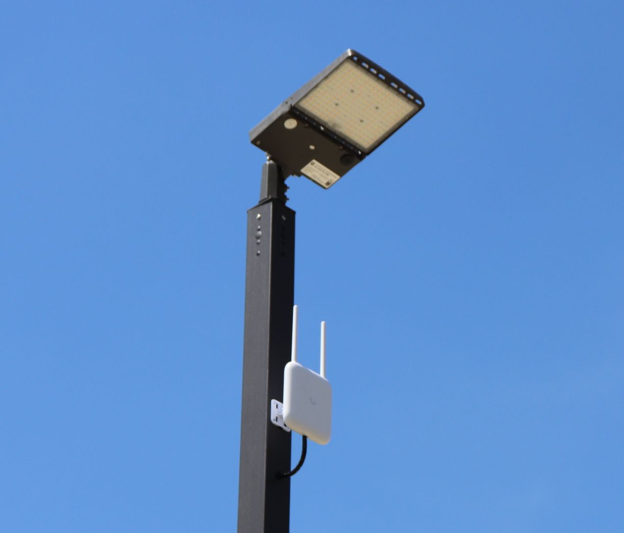 Wifi access point mounted on a park light pole